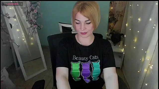 Snapshot of CuttieEmma chatting on May 7, 12:54 pm CuttieEmma online show from May 7, 12:54 pm