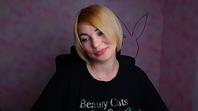 Snapshot of CuttieEmma chatting on June 23, 11:41 am CuttieEmma online show from June 23, 11:41 am
