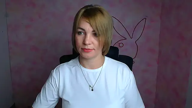Snapshot of CuttieEmma chatting on June 27, 5:56 am CuttieEmma online show from June 27, 5:56 am