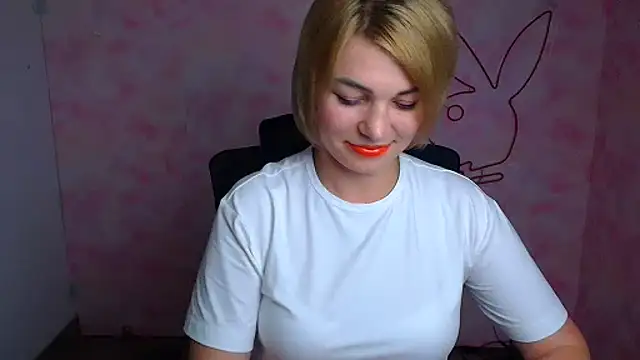 Snapshot of CuttieEmma chatting on July 7, 11:47 am CuttieEmma online show from July 7, 11:47 am