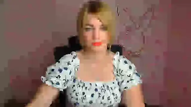 Snapshot of CuttieEmma chatting on July 14, 11:38 am CuttieEmma online show from July 14, 11:38 am