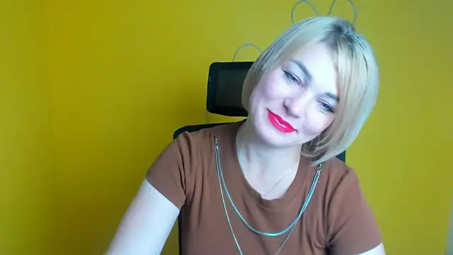 Snapshot of CuttieEmma chatting on July 16, 5:46 am CuttieEmma online show from July 16, 5:46 am