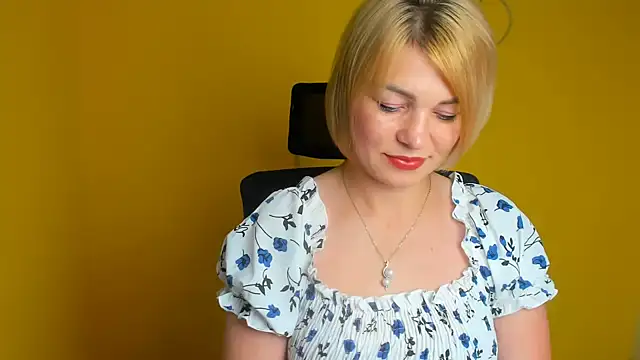 Snapshot of CuttieEmma chatting on July 17, 5:58 am CuttieEmma online show from July 17, 5:58 am