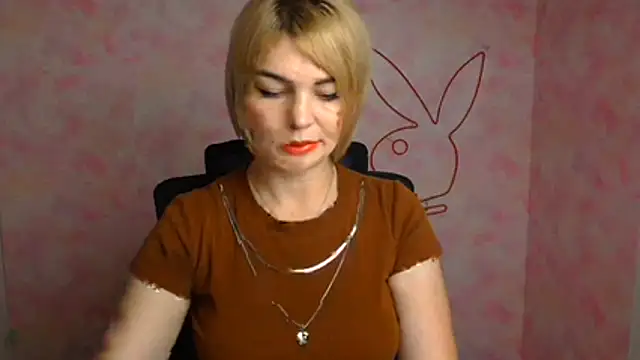 Snapshot of CuttieEmma chatting on July 24, 5:38 am CuttieEmma online show from July 24, 5:38 am