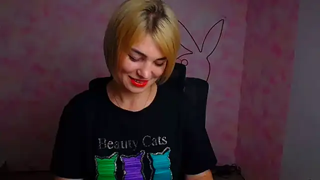 Snapshot of CuttieEmma chatting on July 27, 11:28 am CuttieEmma online show from July 27, 11:28 am