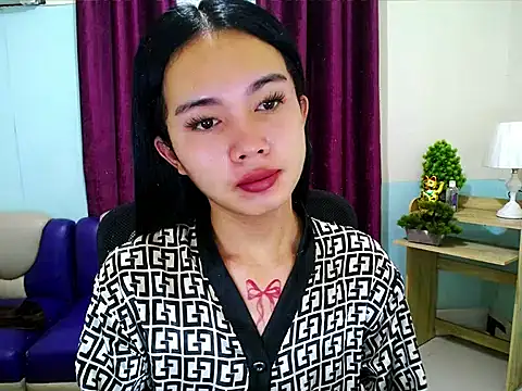 Snapshot of devine_goddess chatting on May 4, 11:23 pm devine goddess online show from May 4, 11:23 pm