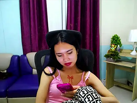 Snapshot of devine_goddess chatting on May 5, 11:29 am devine goddess online show from May 5, 11:29 am
