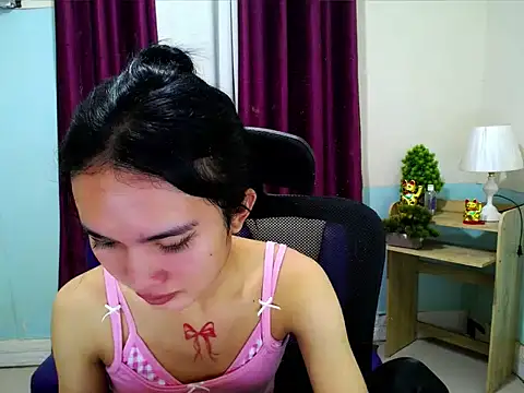 Snapshot of devine_goddess chatting on May 8, 3:50 pm devine goddess online show from May 8, 3:50 pm