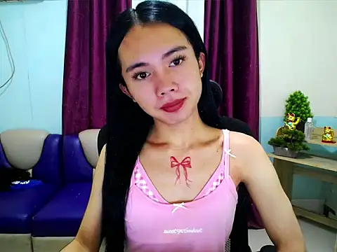 Snapshot of devine_goddess chatting on May 22, 12:29 am devine goddess online show from May 22, 12:29 am