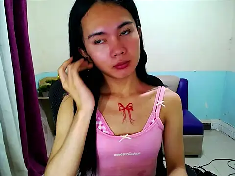 Snapshot of devine_goddess chatting on May 24, 11:10 pm devine goddess online show from May 24, 11:10 pm