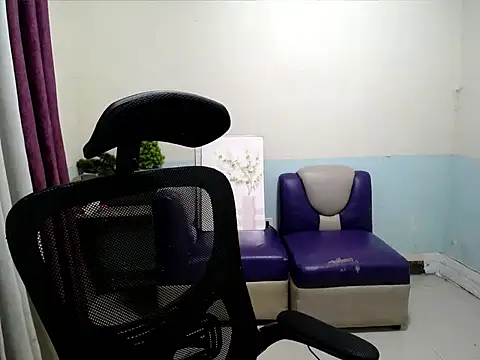 Snapshot of devine_goddess chatting on June 13, 9:18 am devine goddess online show from June 13, 9:18 am