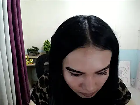 Snapshot of devine_goddess chatting on June 19, 12:48 am devine goddess online show from June 19, 12:48 am