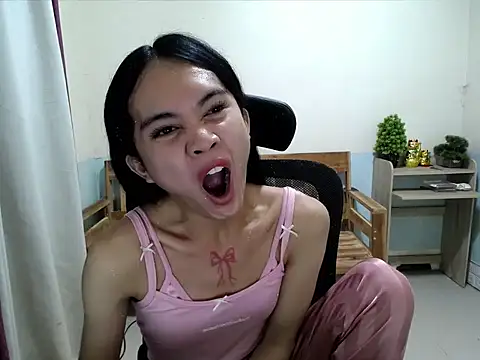 Snapshot of devine_goddess chatting on June 27, 12:22 pm devine goddess online show from June 27, 12:22 pm