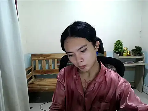 Snapshot of devine_goddess chatting on June 30, 5:52 am devine goddess online show from June 30, 5:52 am