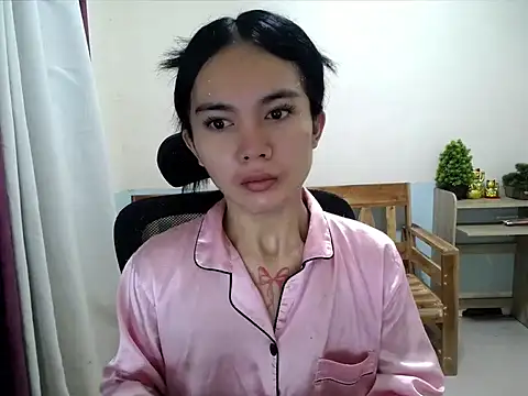 Snapshot of devine_goddess chatting on July 11, 4:59 am devine goddess online show from July 11, 4:59 am