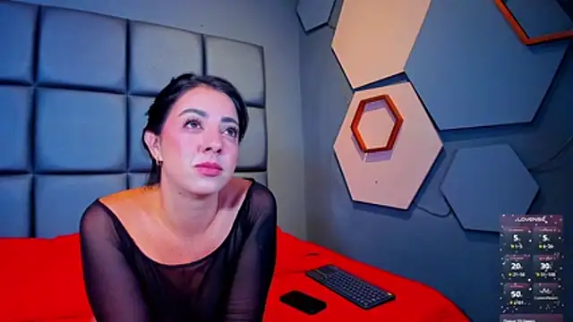 Snapshot of CORAL_FOX chatting on April 10, 5:56 am CORAL FOX online show from April 10, 5:56 am