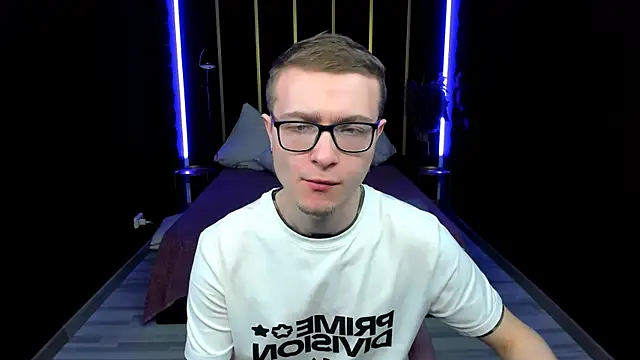Snapshot of Emmit_Barker chatting on May 20, 10:43 am Emmit Barker online show from May 20, 10:43 am