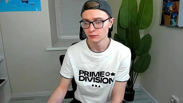 Snapshot of Emmit_Barker chatting on June 16, 3:14 pm Emmit Barker online show from June 16, 3:14 pm