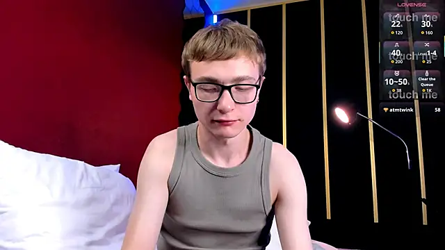 Snapshot of Emmit_Barker chatting on July 15, 11:32 pm Emmit Barker online show from July 15, 11:32 pm