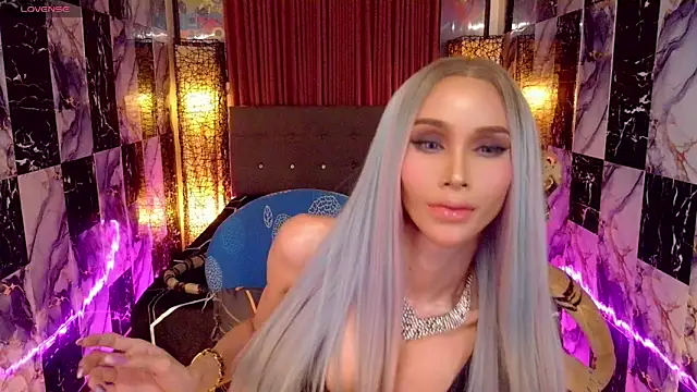 Snapshot of SeductiveSamanthaTS chatting on May 11, 9:26 am SeductiveSamanthaTS online show from May 11, 9:26 am