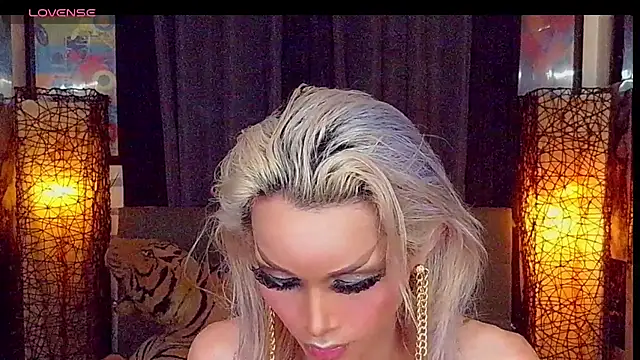 SeductiveSamanthaTS online show from July 11, 5:26 pm