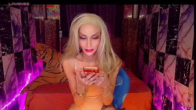 SeductiveSamanthaTS online show from July 29, 4:05 pm