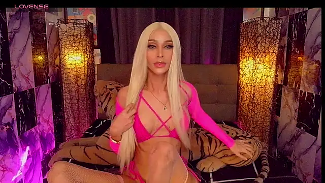 SeductiveSamanthaTS online show from August 1, 8:35 am