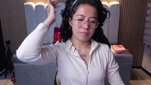Lynn turner online show from May 20, 1:06 pm