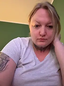 Snapshot of Lolaaxxx13 chatting on June 1, 7:04 pm Lolaaxxx13 online show from June 1, 7:04 pm