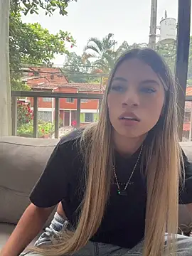 Snapshot of Mia_Rosee1 chatting on May 10, 6:24 pm Mia Rosee1 online show from May 10, 6:24 pm