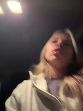 Snapshot of Mia_Rosee1 chatting on June 3, 11:54 pm Mia Rosee1 online show from June 3, 11:54 pm