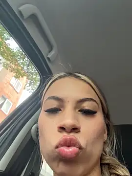 Snapshot of Mia_Rosee1 chatting on July 9, 7:51 pm Mia Rosee1 online show from July 9, 7:51 pm