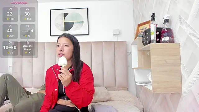 Snapshot of double_temptation_ chatting on June 13, 8:18 pm double temptation online show from June 13, 8:18 pm