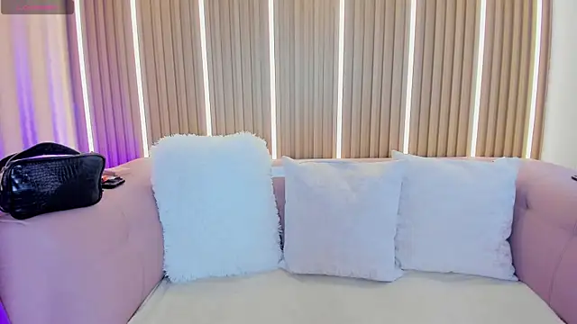 Luna Millers online show from June 2, 4:25 am