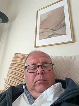 Snapshot of YachtCaptain10 chatting on April 23, 9:41 am YachtCaptain10 online show from April 23, 9:41 am