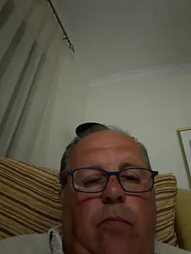 Snapshot of YachtCaptain10 chatting on May 10, 10:04 pm YachtCaptain10 online show from May 10, 10:04 pm