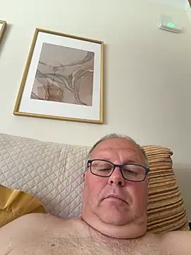 Snapshot of YachtCaptain10 chatting on May 20, 11:27 am YachtCaptain10 online show from May 20, 11:27 am