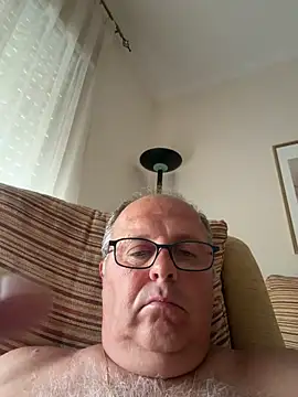 Snapshot of YachtCaptain10 chatting on June 17, 6:53 pm YachtCaptain10 online show from June 17, 6:53 pm