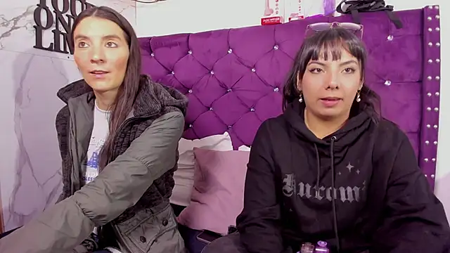 Snapshot of Valkiria-and-Dione chatting on May 7, 1:27 pm Valkiria-and-Dione online show from May 7, 1:27 pm