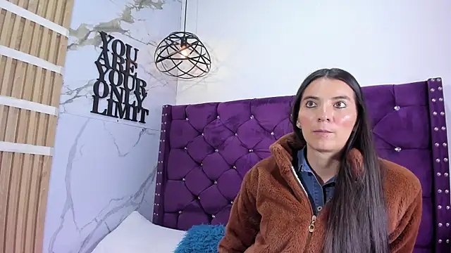 Valkiria-and-Dione online show from July 10, 7:05 pm