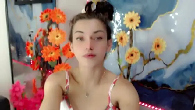 Snapshot of NathalialLooes chatting on June 12, 5:06 am NathalialLooes online show from June 12, 5:06 am
