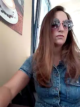 Snapshot of Alexdevil92 chatting on May 30, 8:11 am Alexdevil92 online show from May 30, 8:11 am