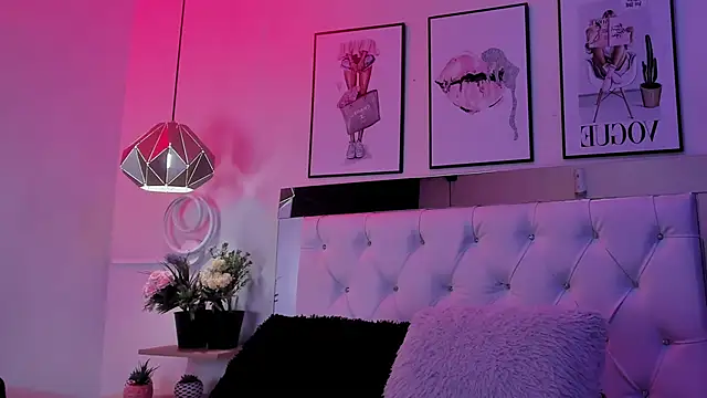 Zoe Hilton online show from March 15, 3:01 am