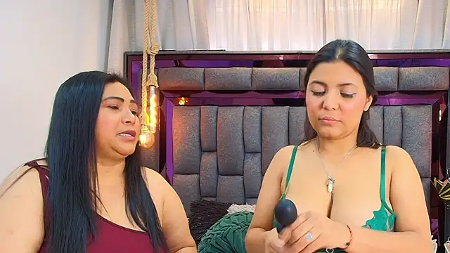 Karina Mendoza online show from August 2, 12:47 pm