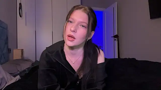 Sarahsolara online show from March 7, 4:59 pm