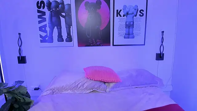 Maddie Rosee online show from March 17, 3:33 am