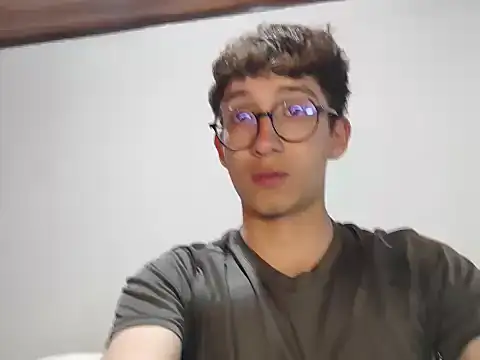 Snapshot of MaxAndNico chatting on February 5, 3:11 am MaxAndNico online show from February 5, 3:11 am