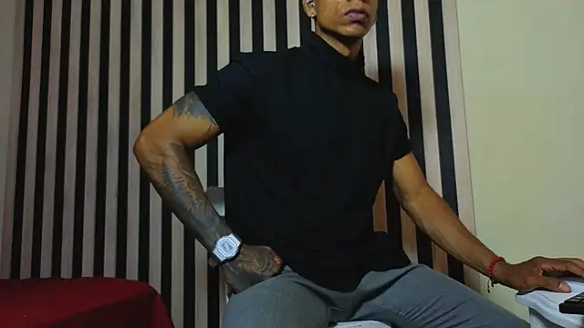 Snapshot of big_dante77 chatting on March 25, 8:37 pm big dante77 online show from March 25, 8:37 pm