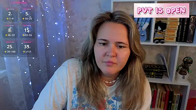 Snapshot of LilyBel chatting on August 4, 12:58 am LilyBel online show from August 4, 12:58 am
