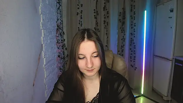 EvaxCharm online show from February 20, 1:46 am